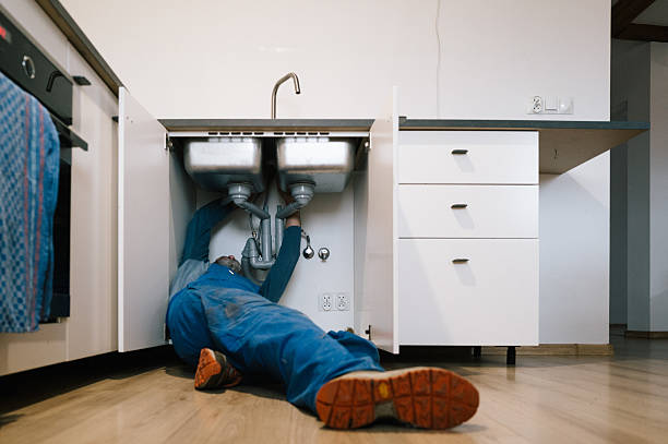 Professional Emergency Plumber technician working in Indianola, IA